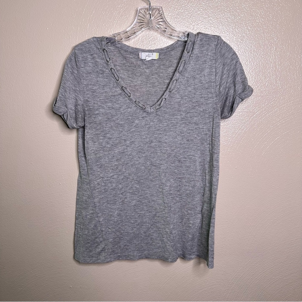 Glitz Gray V- Neck Short Sleeve Shirt Size Small